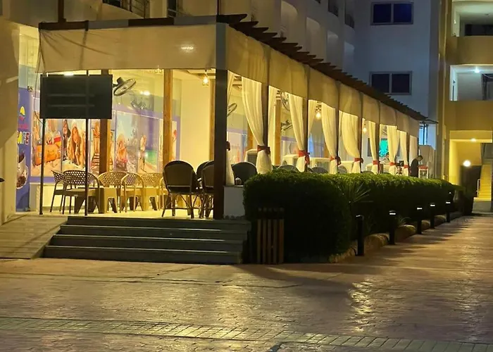 Cecelia Challet Apartahotel